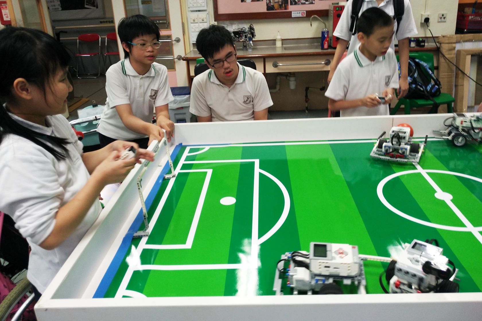 STEM-机械人足球